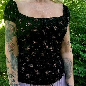 NWT! Super cute eyelet ruched sides and floral print top